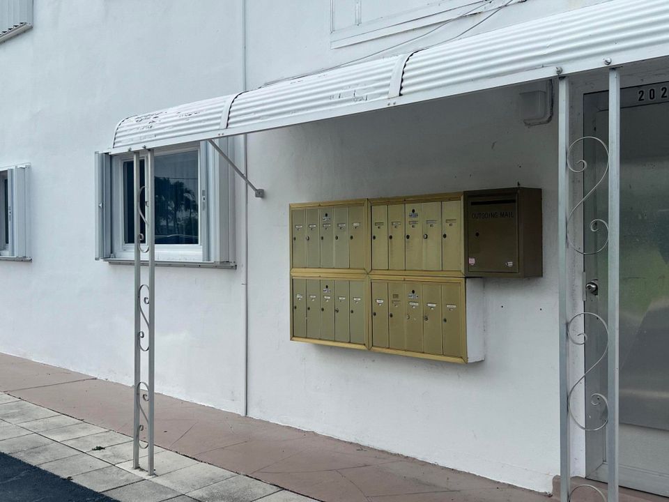 На продажу: $159,900 (1 спален, 1 ванн, 772 Квадратных фут)