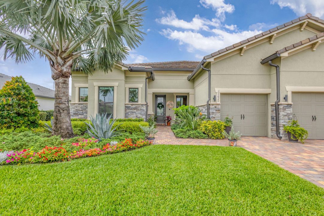 Под контрактом: $1,200,000 (3 спален, 3 ванн, 2534 Квадратных фут)