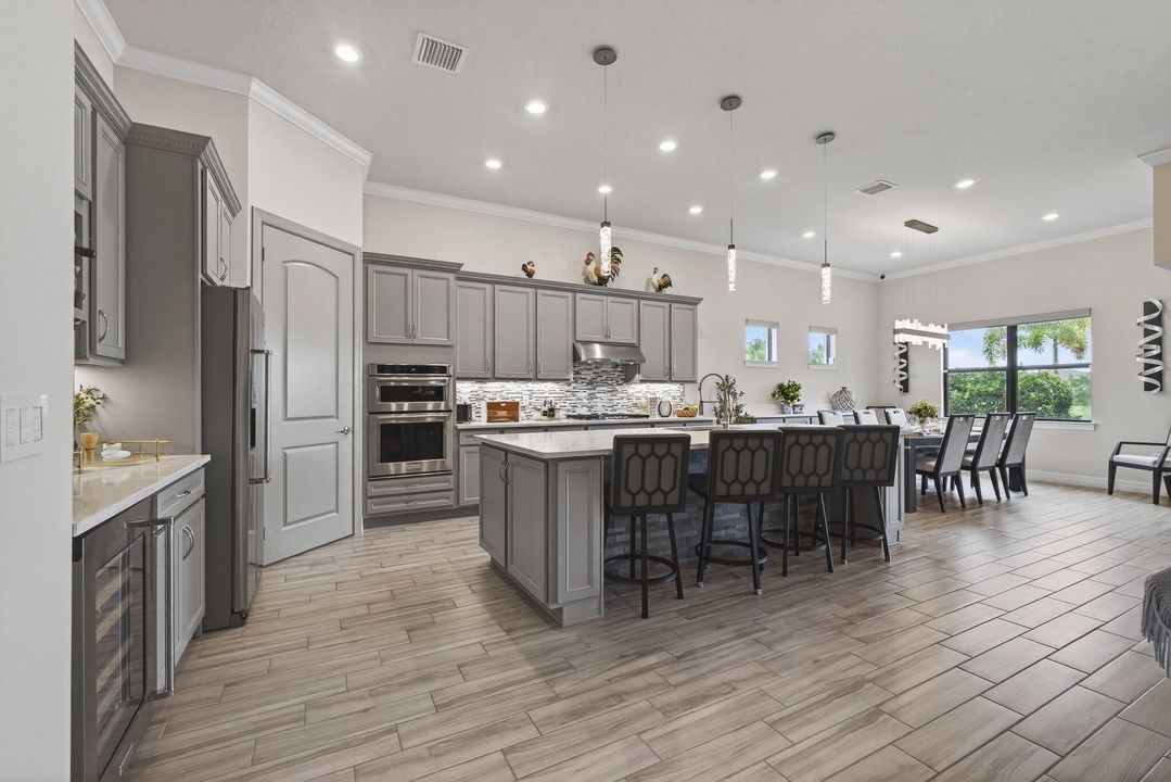 Под контрактом: $1,200,000 (3 спален, 3 ванн, 2534 Квадратных фут)