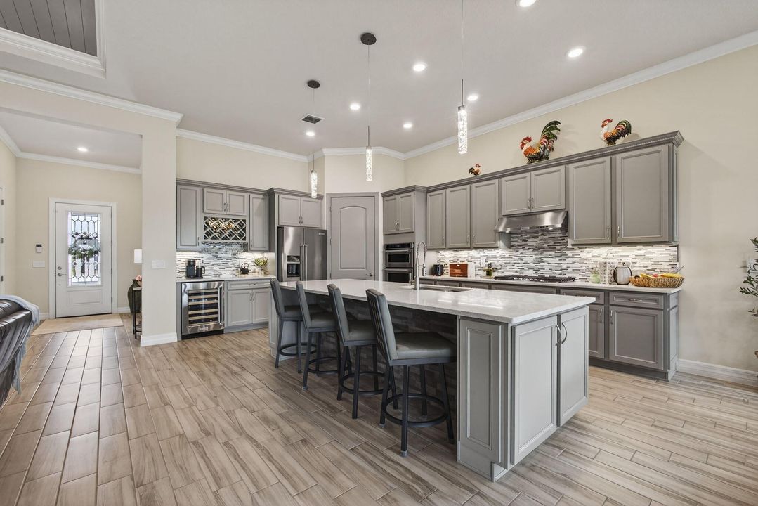 Под контрактом: $1,200,000 (3 спален, 3 ванн, 2534 Квадратных фут)