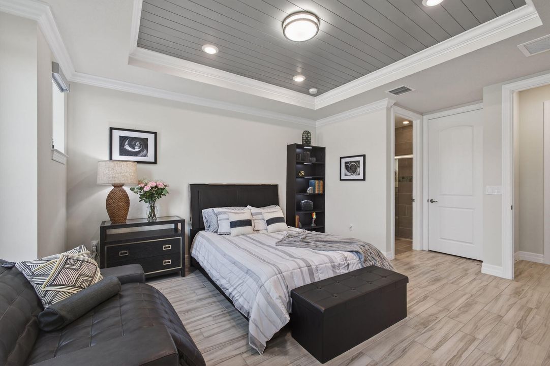 Под контрактом: $1,200,000 (3 спален, 3 ванн, 2534 Квадратных фут)