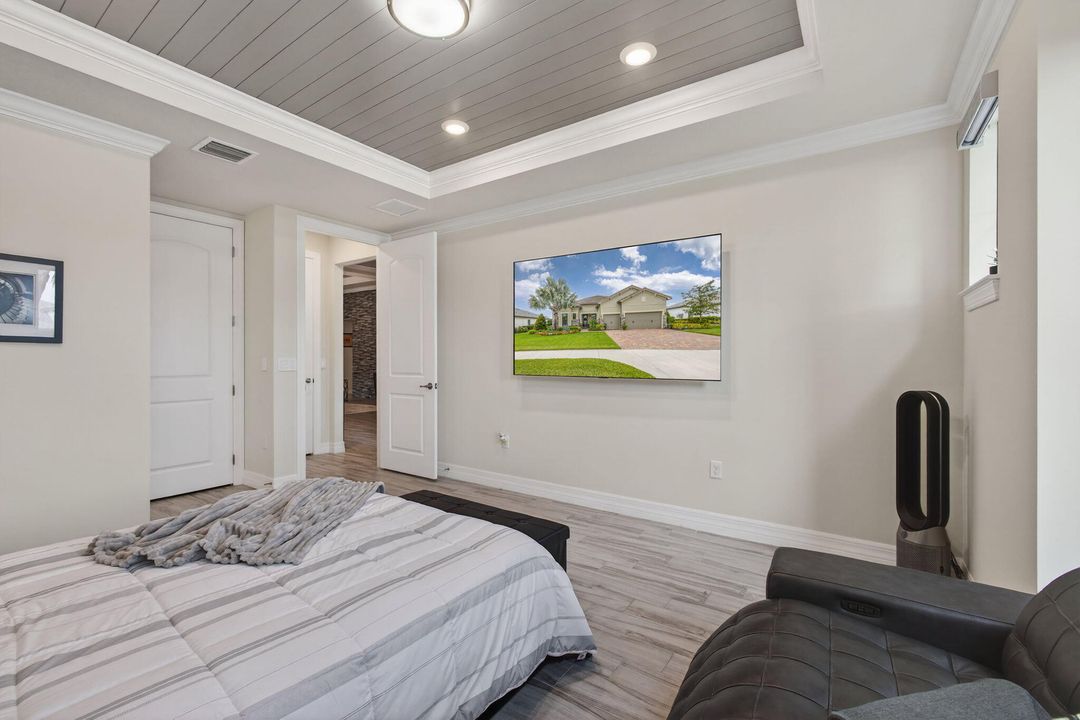 Под контрактом: $1,200,000 (3 спален, 3 ванн, 2534 Квадратных фут)