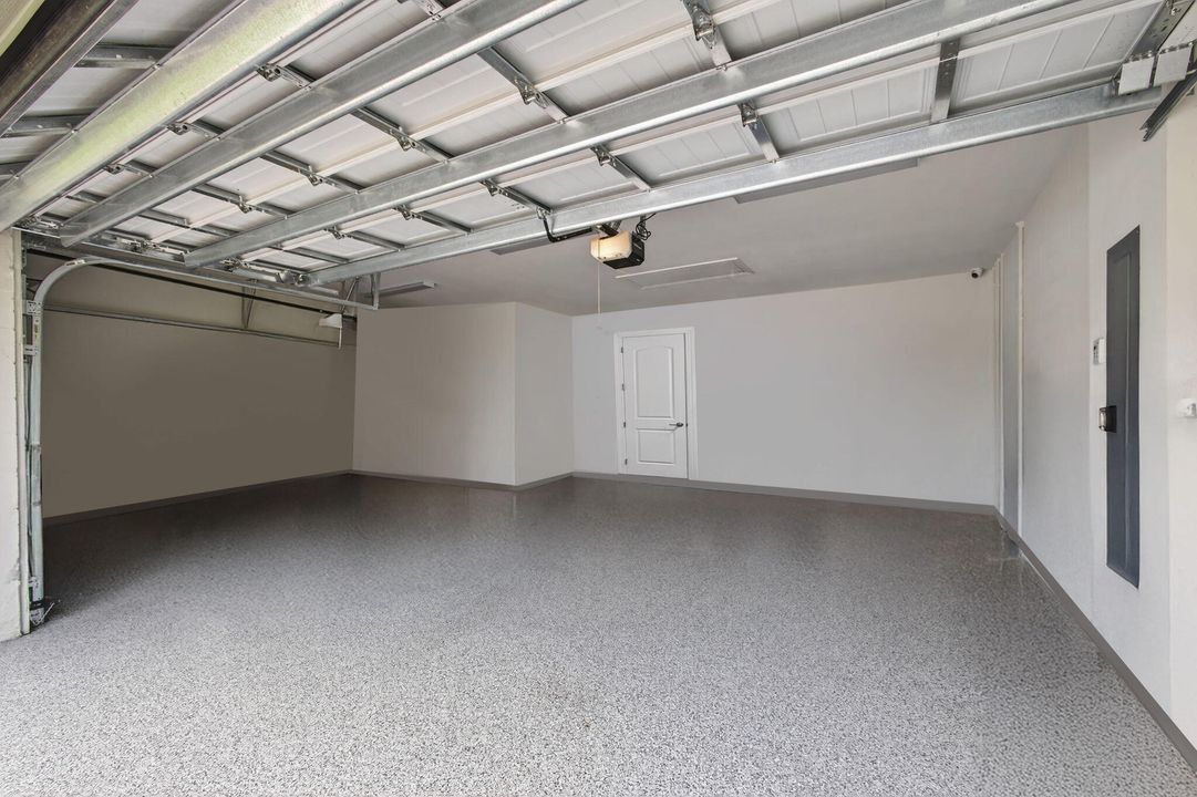 Под контрактом: $1,200,000 (3 спален, 3 ванн, 2534 Квадратных фут)