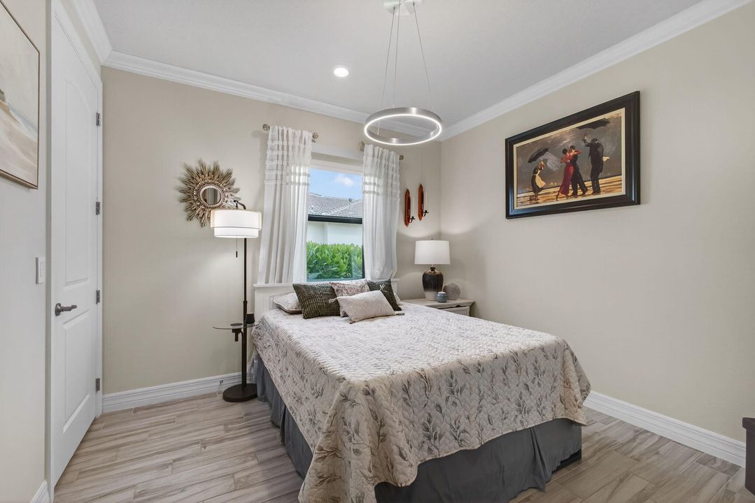 Под контрактом: $1,200,000 (3 спален, 3 ванн, 2534 Квадратных фут)