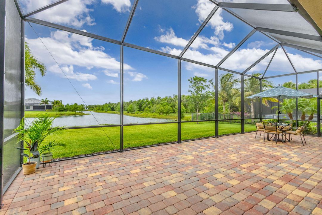 Под контрактом: $1,200,000 (3 спален, 3 ванн, 2534 Квадратных фут)