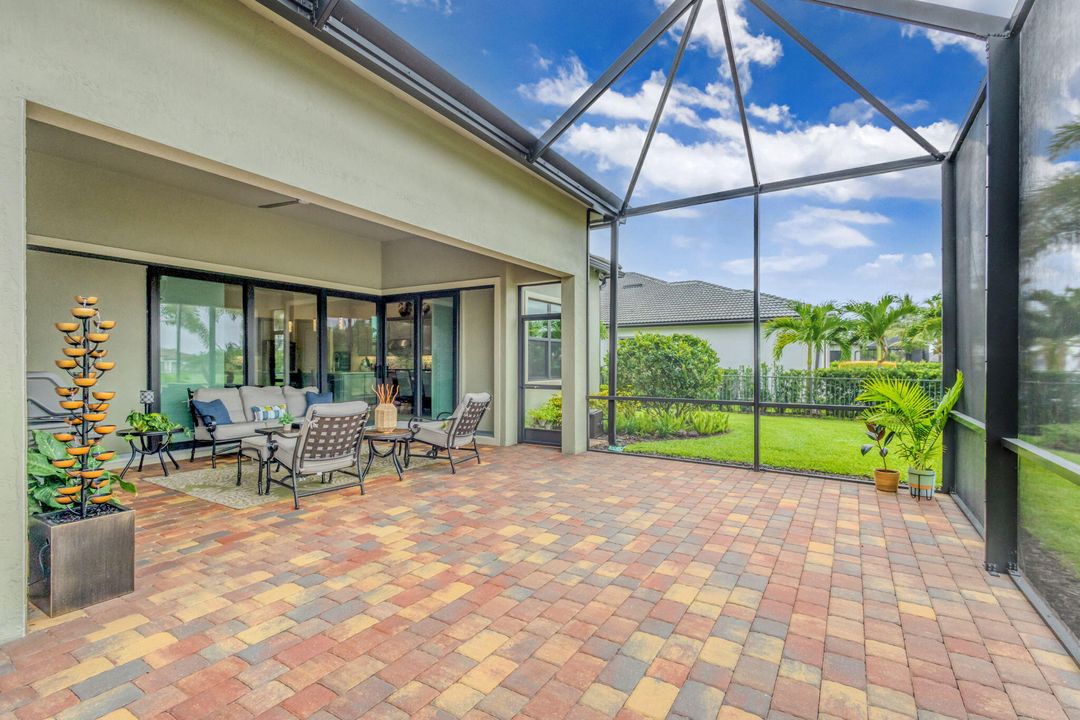 Под контрактом: $1,200,000 (3 спален, 3 ванн, 2534 Квадратных фут)