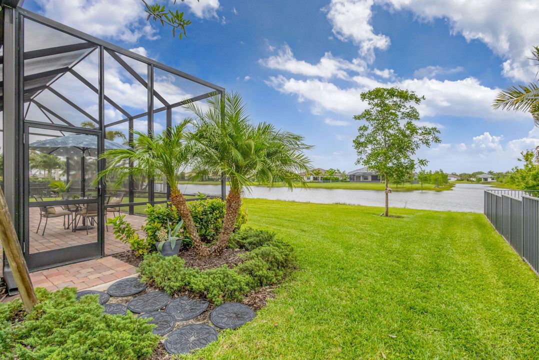 Под контрактом: $1,200,000 (3 спален, 3 ванн, 2534 Квадратных фут)