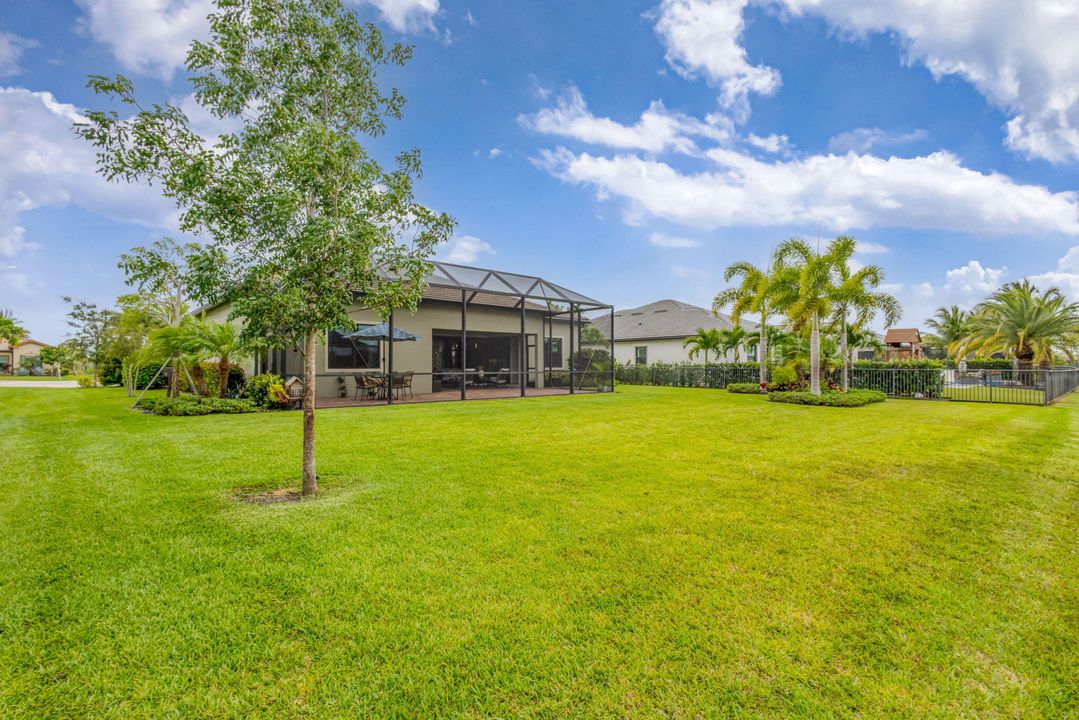 Под контрактом: $1,200,000 (3 спален, 3 ванн, 2534 Квадратных фут)