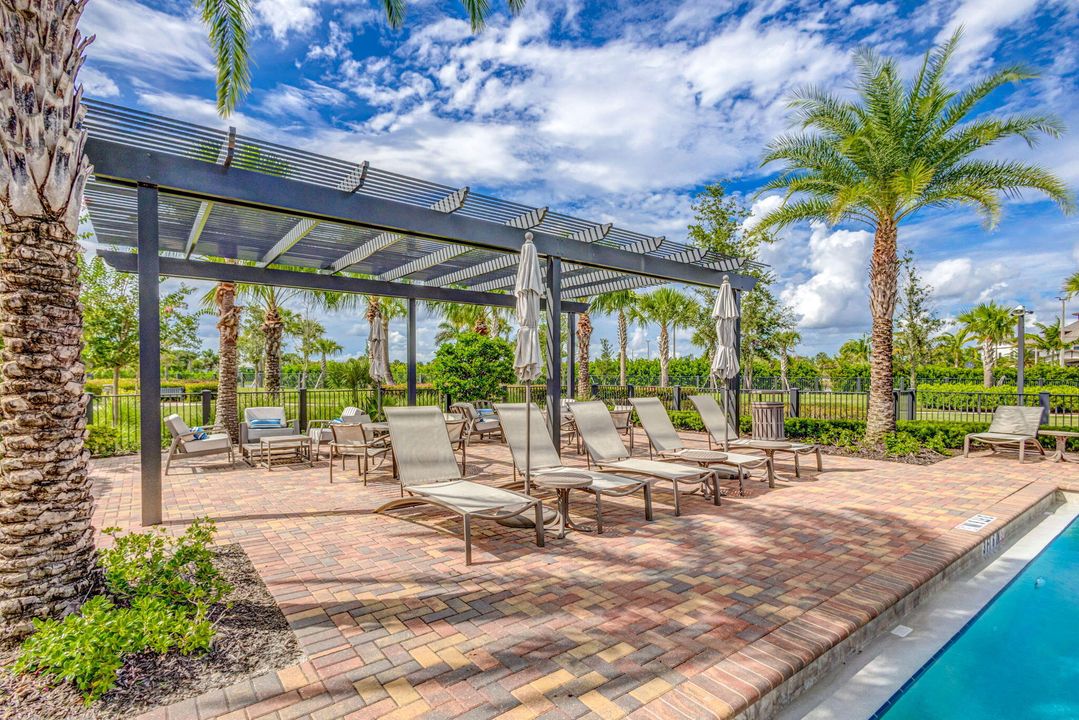 Под контрактом: $1,200,000 (3 спален, 3 ванн, 2534 Квадратных фут)