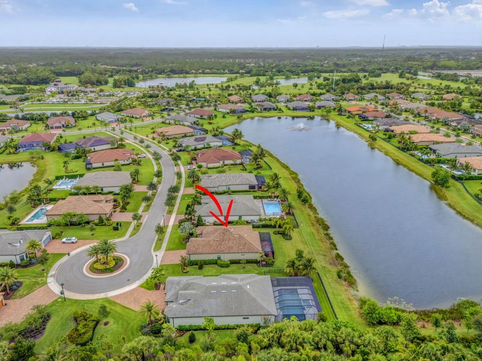 Под контрактом: $1,200,000 (3 спален, 3 ванн, 2534 Квадратных фут)