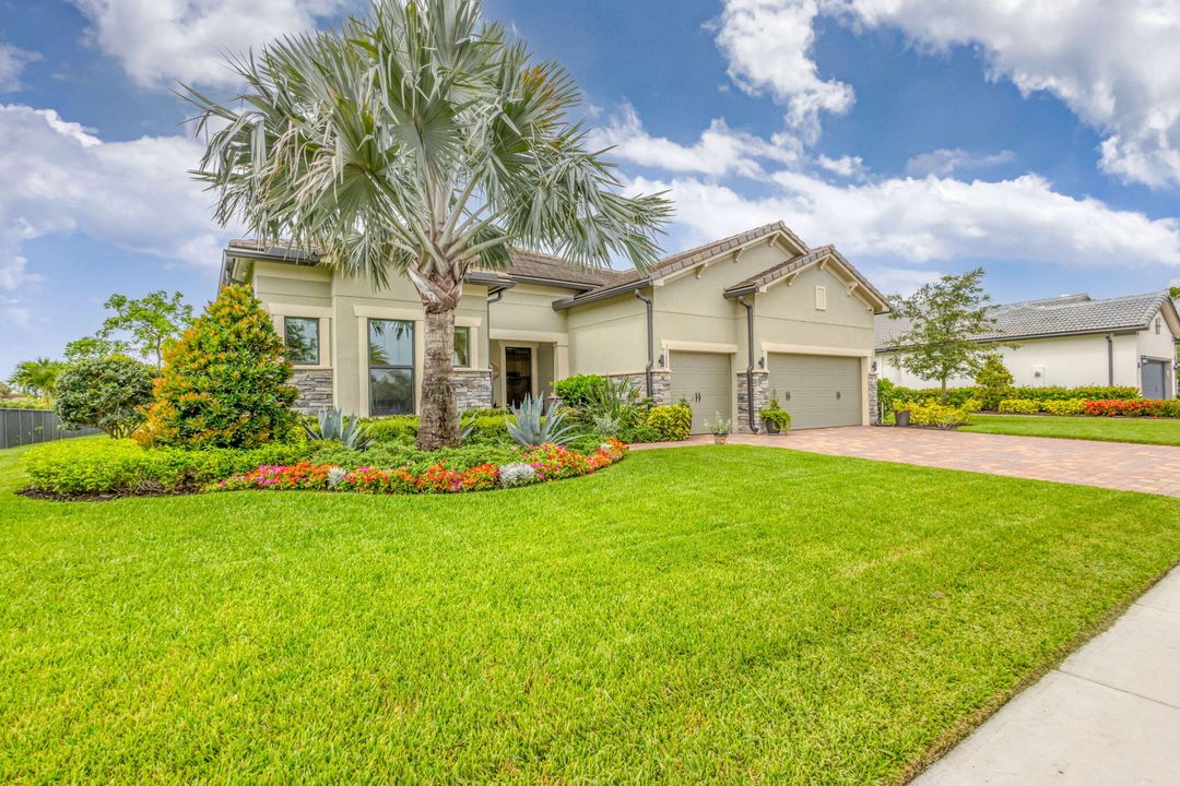 Под контрактом: $1,200,000 (3 спален, 3 ванн, 2534 Квадратных фут)