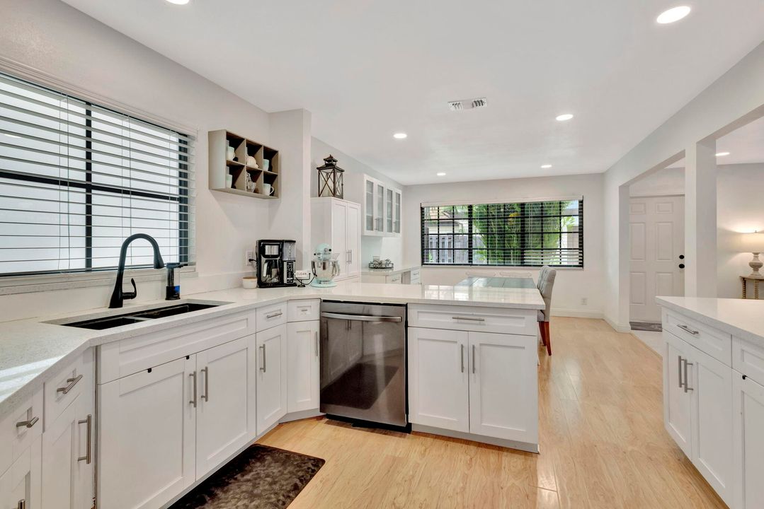 待售: $355,000 (3 贝兹, 2 浴室, 1710 平方英尺)