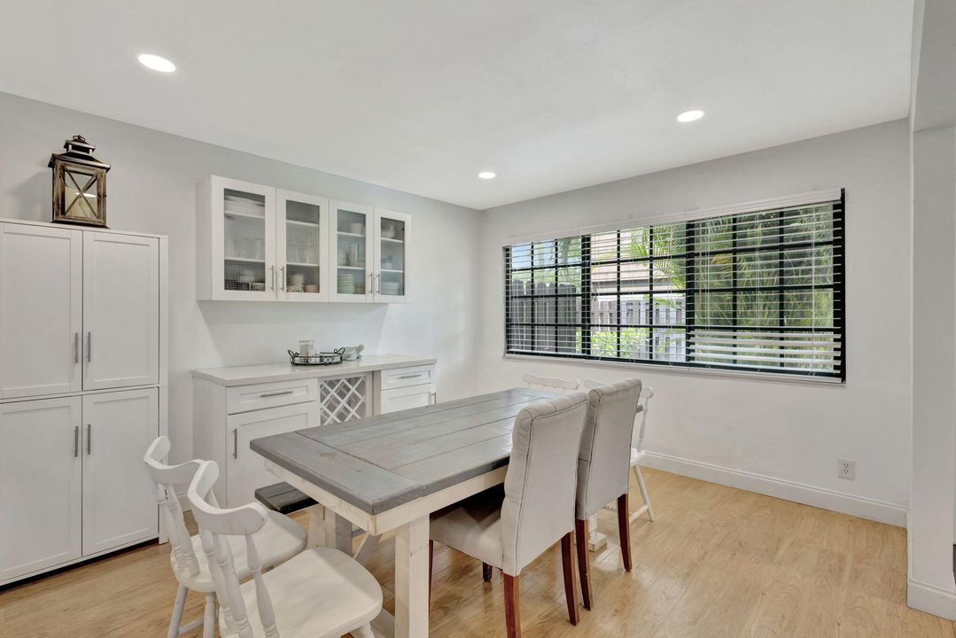 待售: $355,000 (3 贝兹, 2 浴室, 1710 平方英尺)