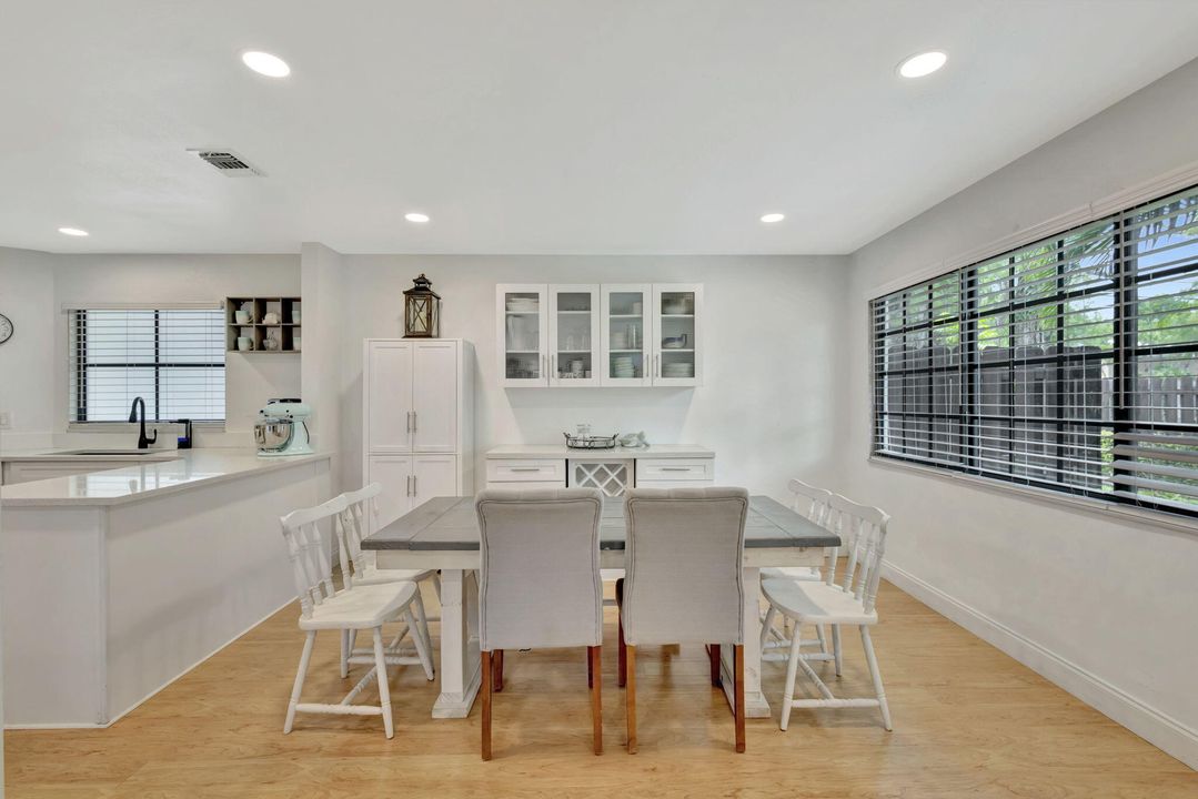 待售: $355,000 (3 贝兹, 2 浴室, 1710 平方英尺)