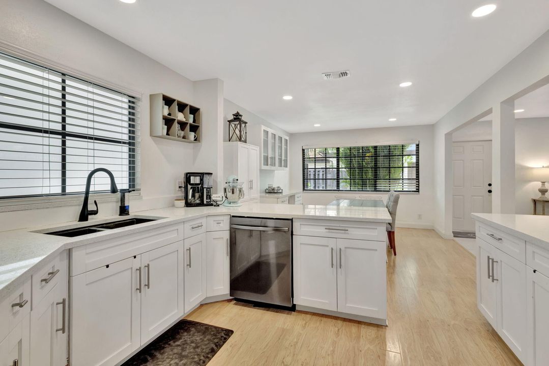 待售: $355,000 (3 贝兹, 2 浴室, 1710 平方英尺)