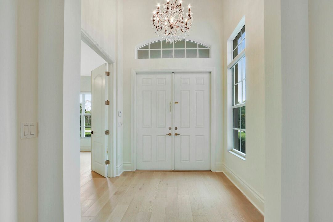 Под контрактом: $2,790,000 (4 спален, 3 ванн, 5244 Квадратных фут)