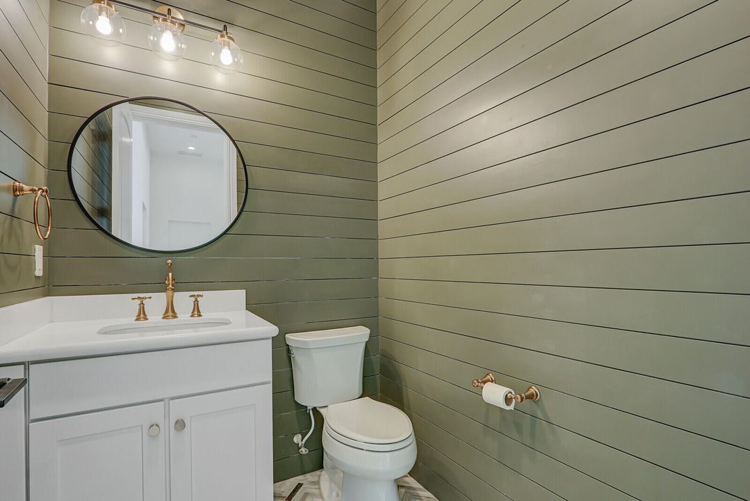 Под контрактом: $2,790,000 (4 спален, 3 ванн, 5244 Квадратных фут)