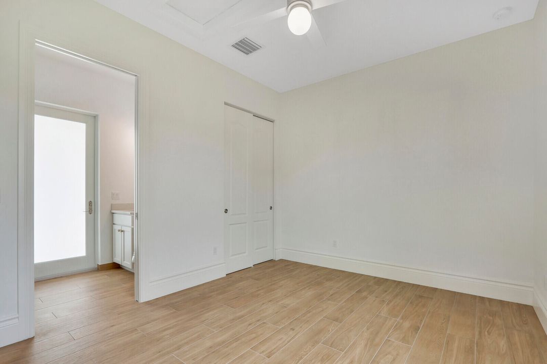 Под контрактом: $2,790,000 (4 спален, 3 ванн, 5244 Квадратных фут)