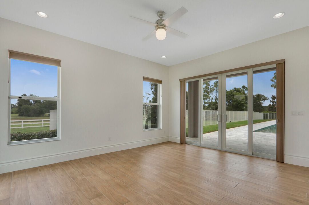 Под контрактом: $2,790,000 (4 спален, 3 ванн, 5244 Квадратных фут)