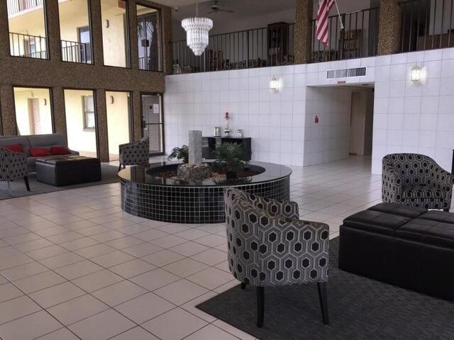 合同活跃: $1,700 (1 贝兹, 1 浴室, 741 平方英尺)