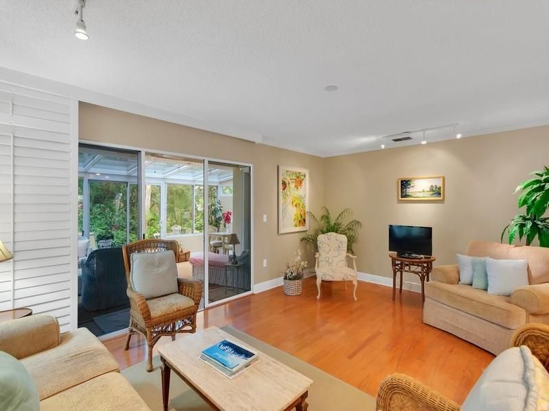 На продажу: $330,000 (2 спален, 2 ванн, 1665 Квадратных фут)