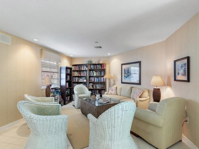 На продажу: $330,000 (2 спален, 2 ванн, 1665 Квадратных фут)