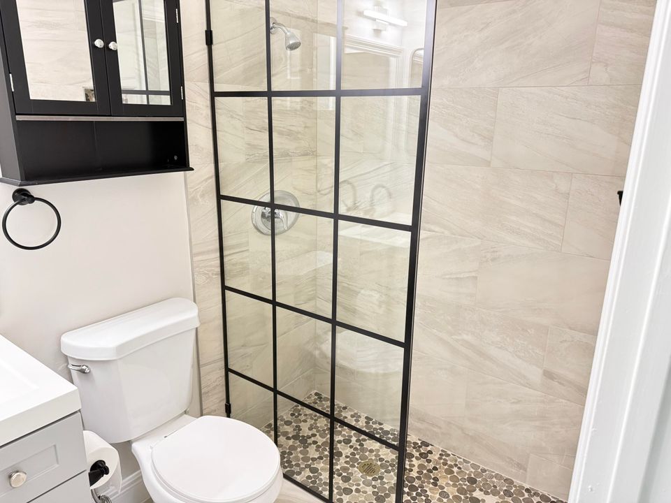 合同活跃: $2,850 (3 贝兹, 2 浴室, 1210 平方英尺)