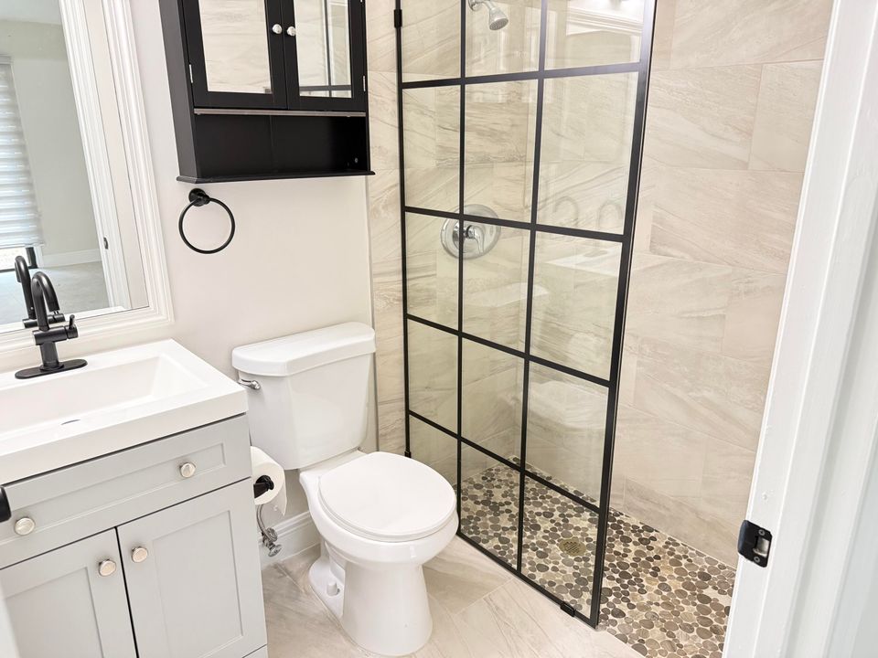 合同活跃: $2,850 (3 贝兹, 2 浴室, 1210 平方英尺)