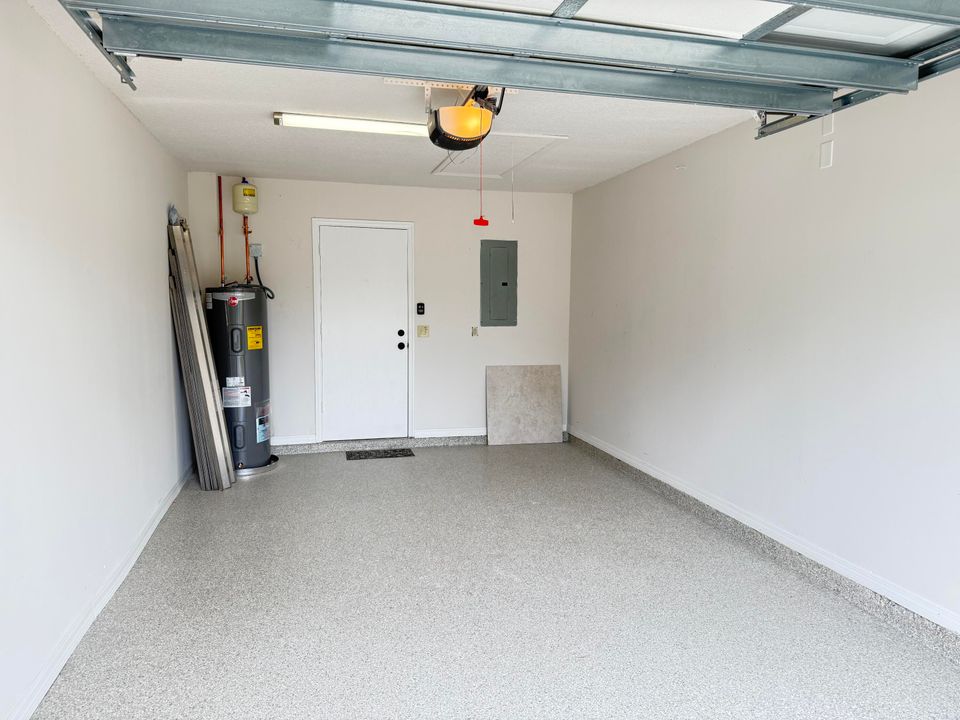 合同活跃: $2,850 (3 贝兹, 2 浴室, 1210 平方英尺)