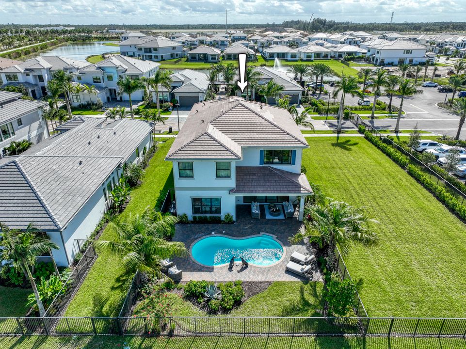 Active With Contract: $1,337,900 (4 beds, 5 baths, 3656 Square Feet)