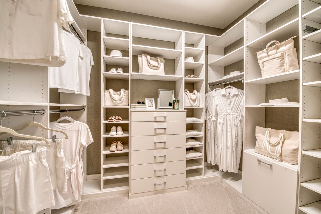 Active With Contract: $1,337,900 (4 beds, 5 baths, 3656 Square Feet)