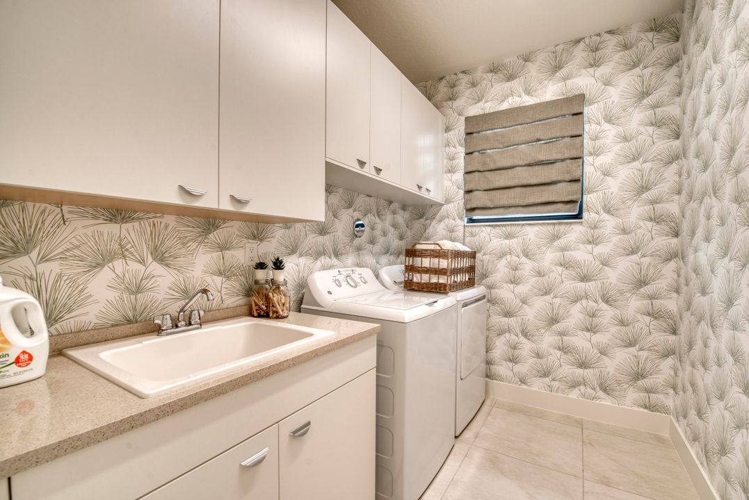 Active With Contract: $1,337,900 (4 beds, 5 baths, 3656 Square Feet)