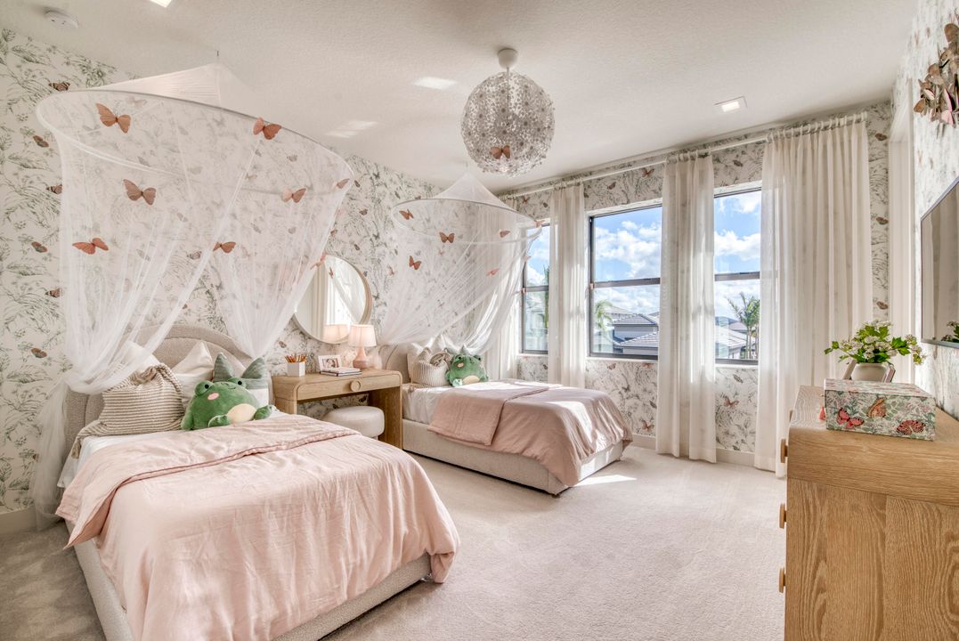 Active With Contract: $1,337,900 (4 beds, 5 baths, 3656 Square Feet)