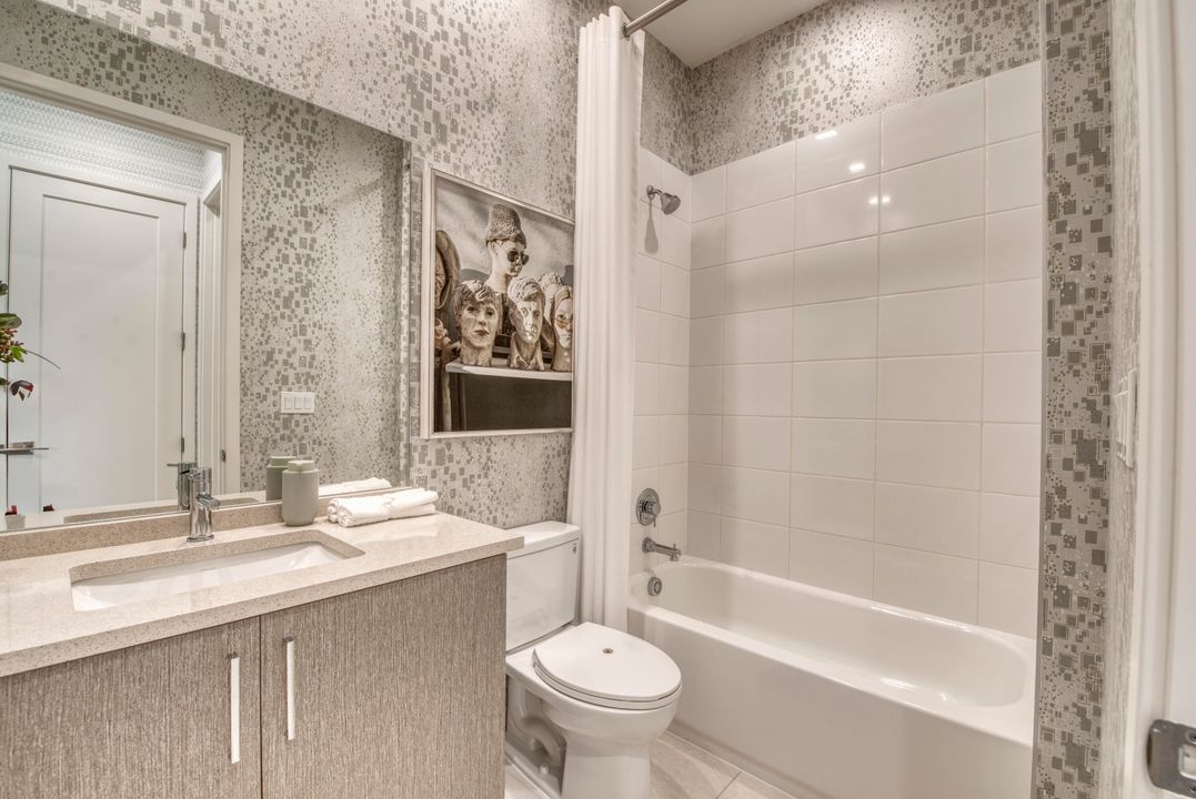 Active With Contract: $1,337,900 (4 beds, 5 baths, 3656 Square Feet)