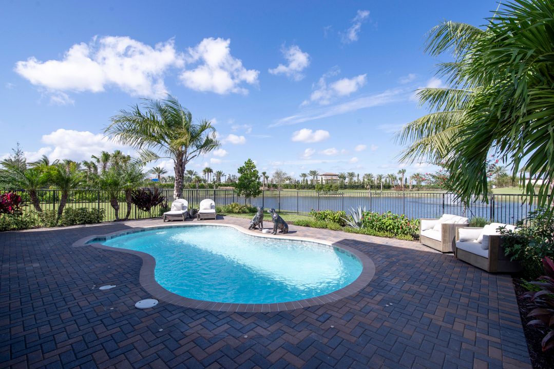 Active With Contract: $1,337,900 (4 beds, 5 baths, 3656 Square Feet)