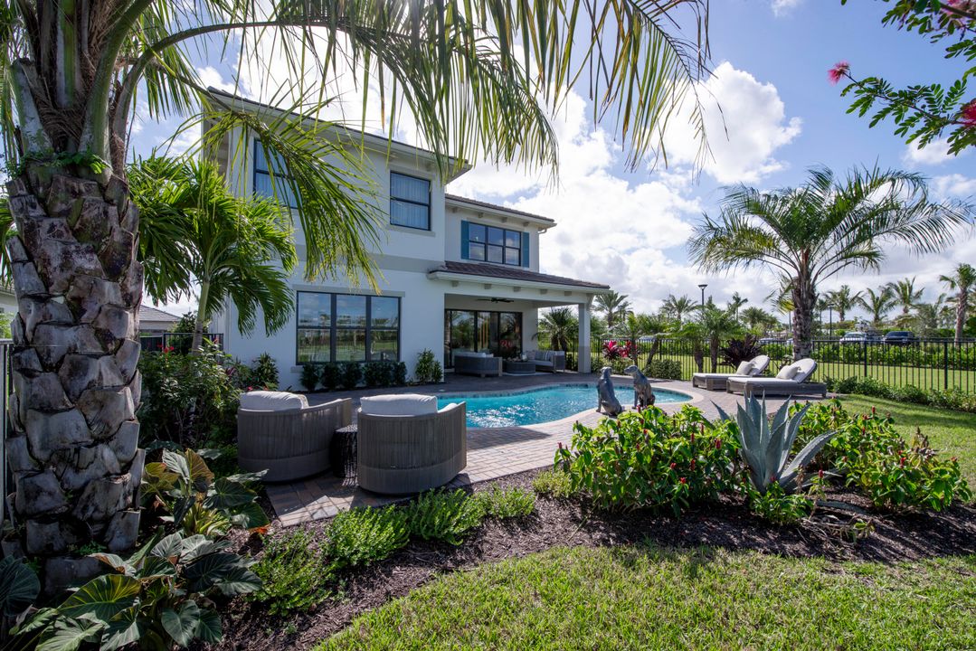 Active With Contract: $1,337,900 (4 beds, 5 baths, 3656 Square Feet)