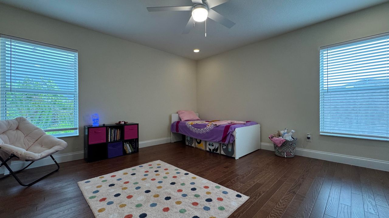 For Sale: $549,900 (5 beds, 3 baths, 3750 Square Feet)