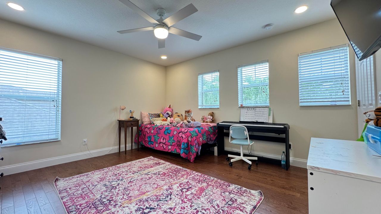 For Sale: $549,900 (5 beds, 3 baths, 3750 Square Feet)