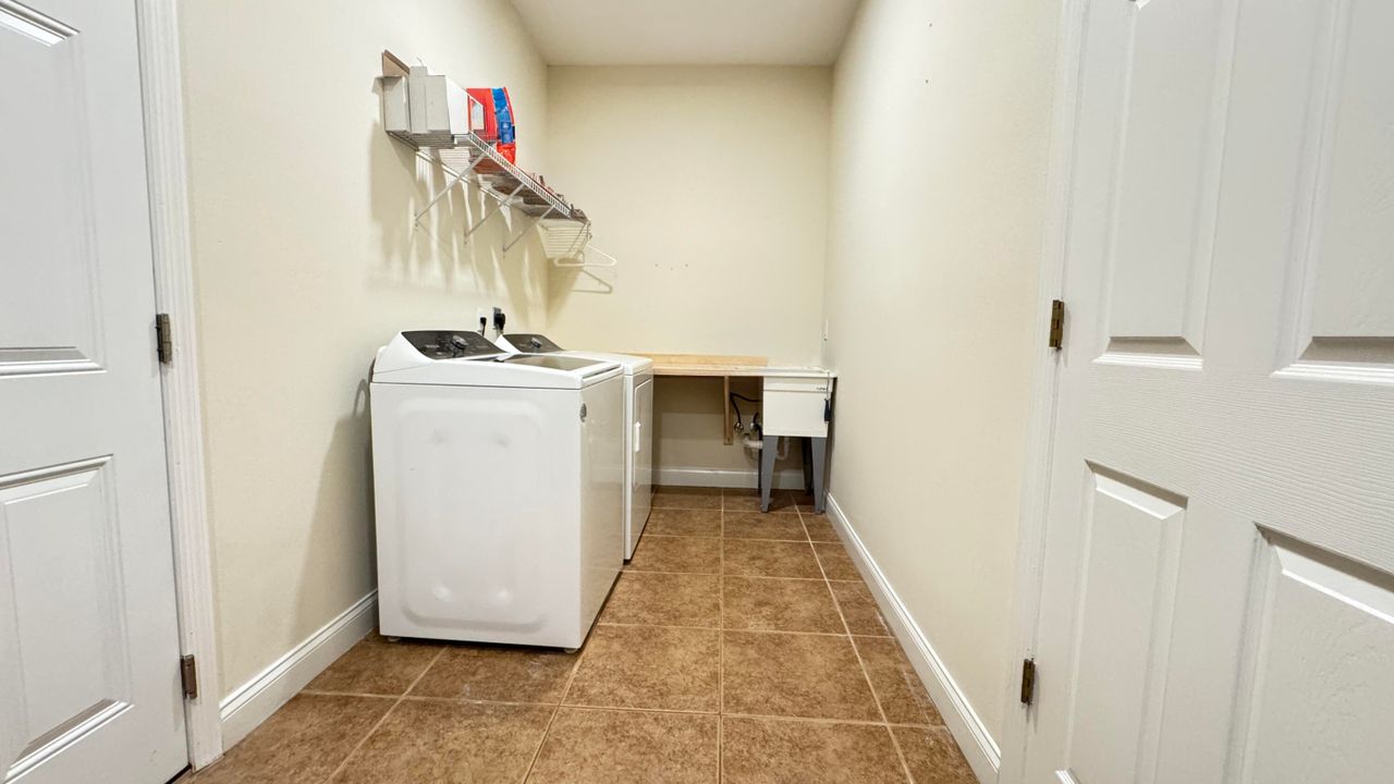 For Sale: $549,900 (5 beds, 3 baths, 3750 Square Feet)