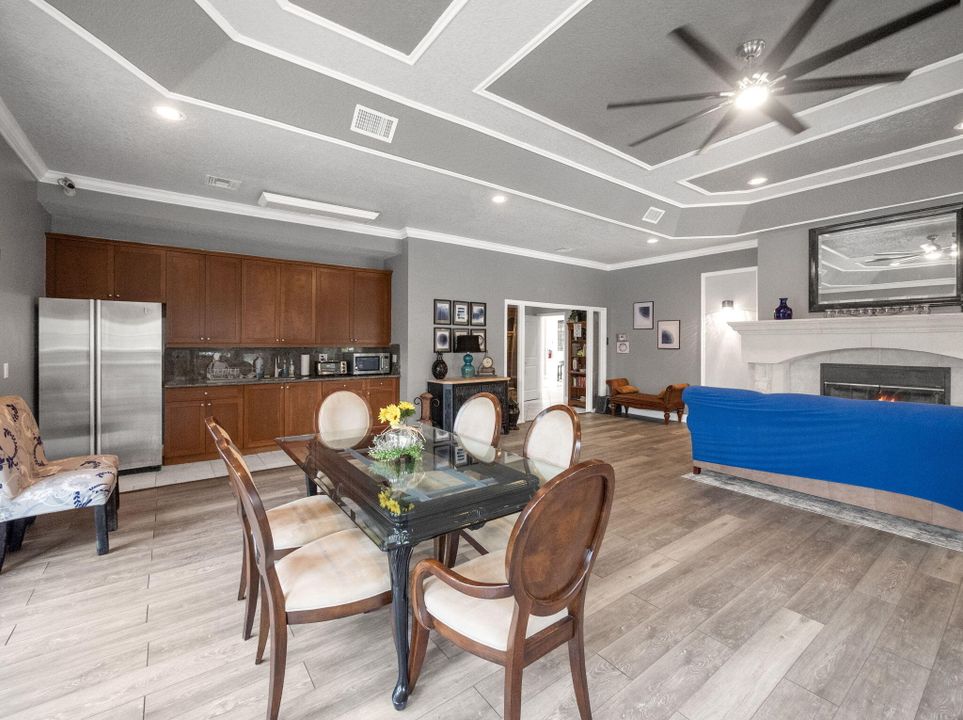 Activo con contrato: $149,000 (2 camas, 2 baños, 884 Pies cuadrados)