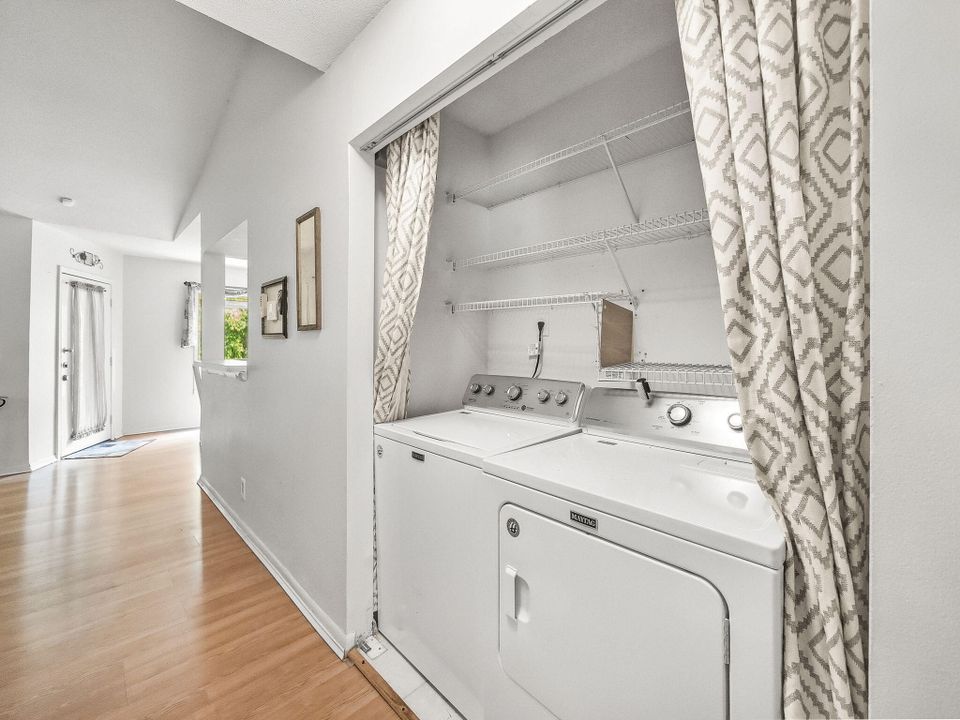 Activo con contrato: $149,000 (2 camas, 2 baños, 884 Pies cuadrados)