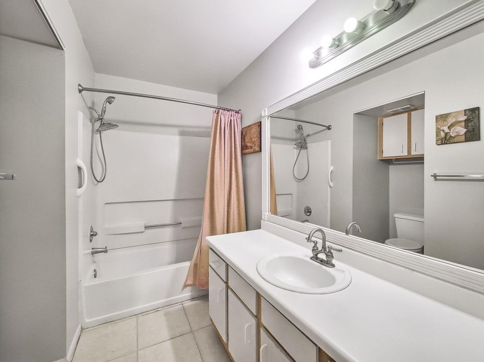 Activo con contrato: $149,000 (2 camas, 2 baños, 884 Pies cuadrados)