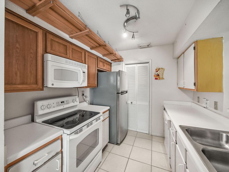 Activo con contrato: $149,000 (2 camas, 2 baños, 884 Pies cuadrados)