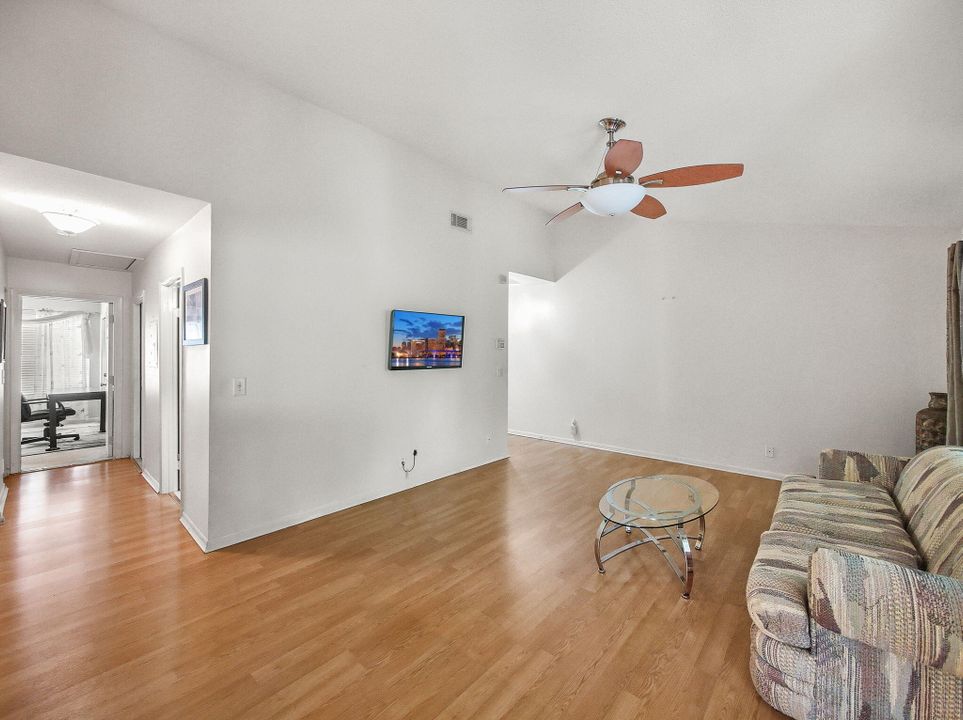 Activo con contrato: $149,000 (2 camas, 2 baños, 884 Pies cuadrados)