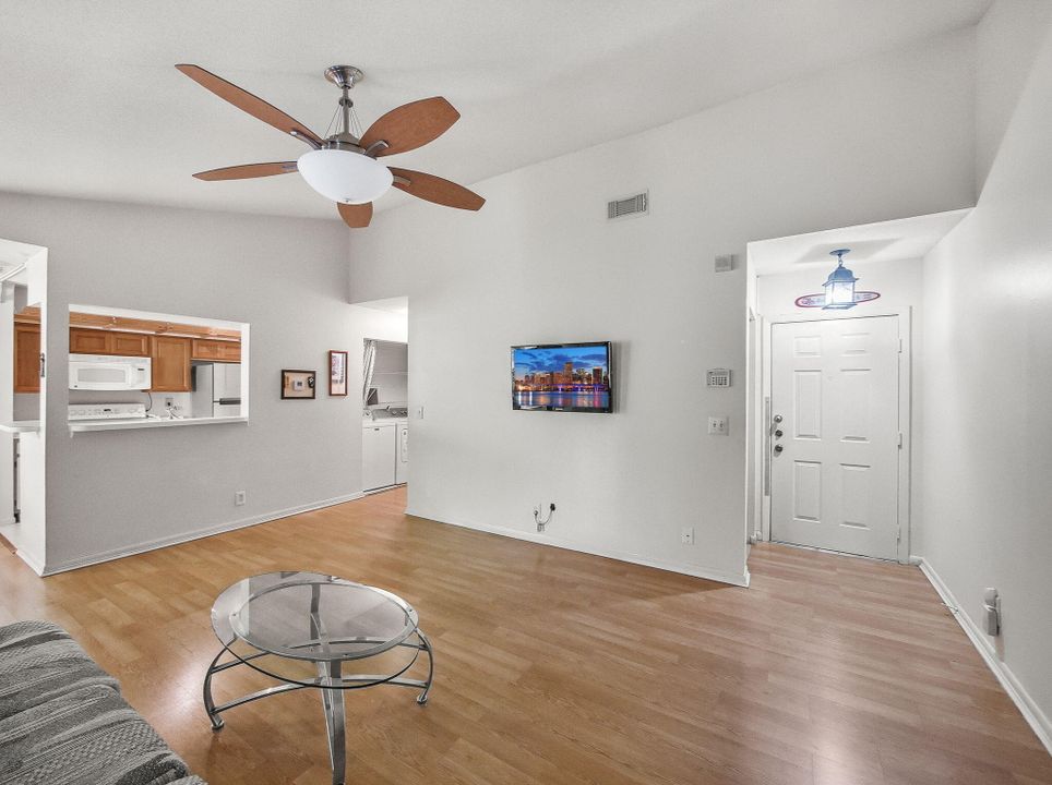 Activo con contrato: $149,000 (2 camas, 2 baños, 884 Pies cuadrados)