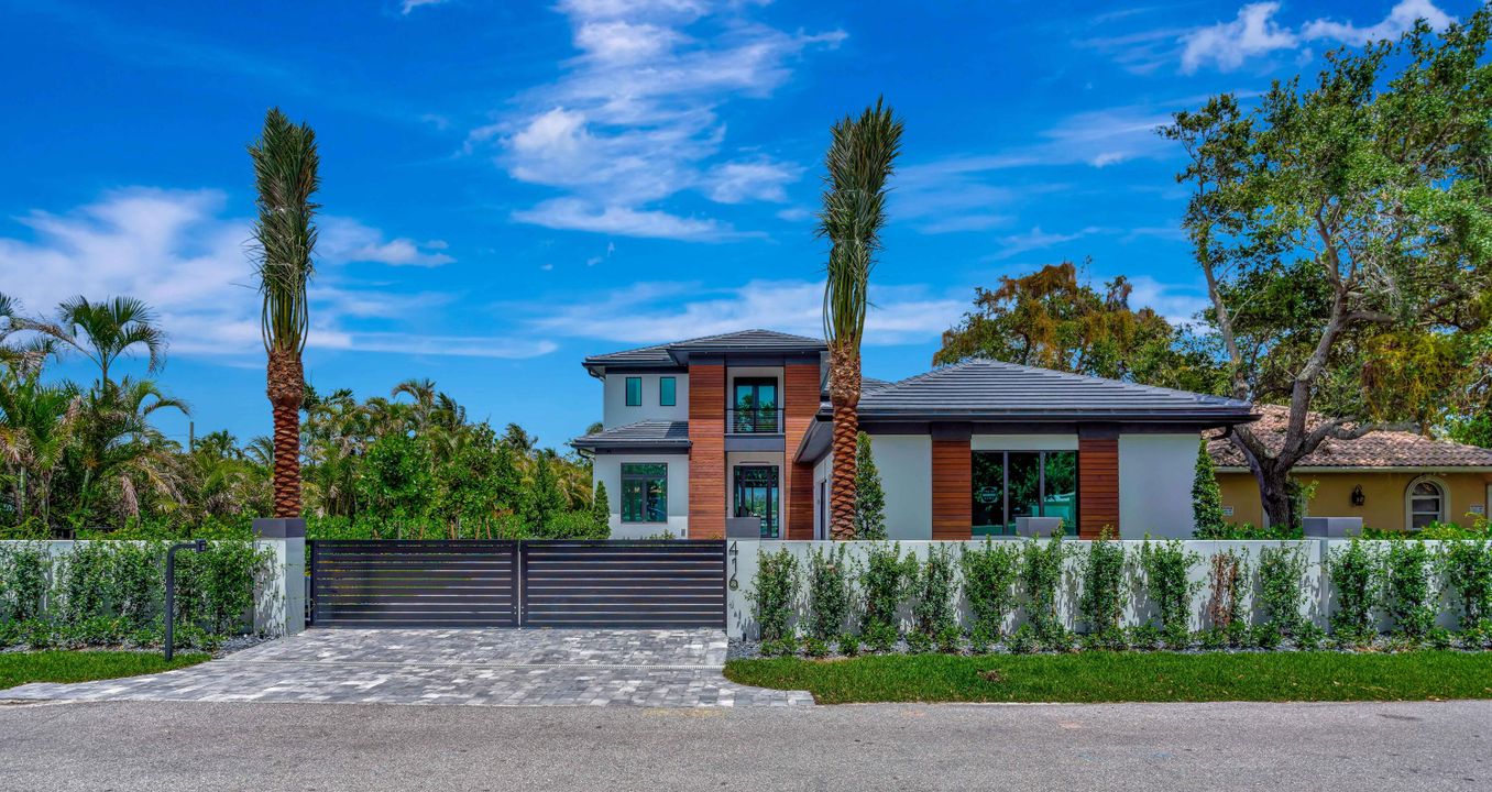 For Sale: $8,999,999 (7 beds, 8 baths, 8475 Square Feet)