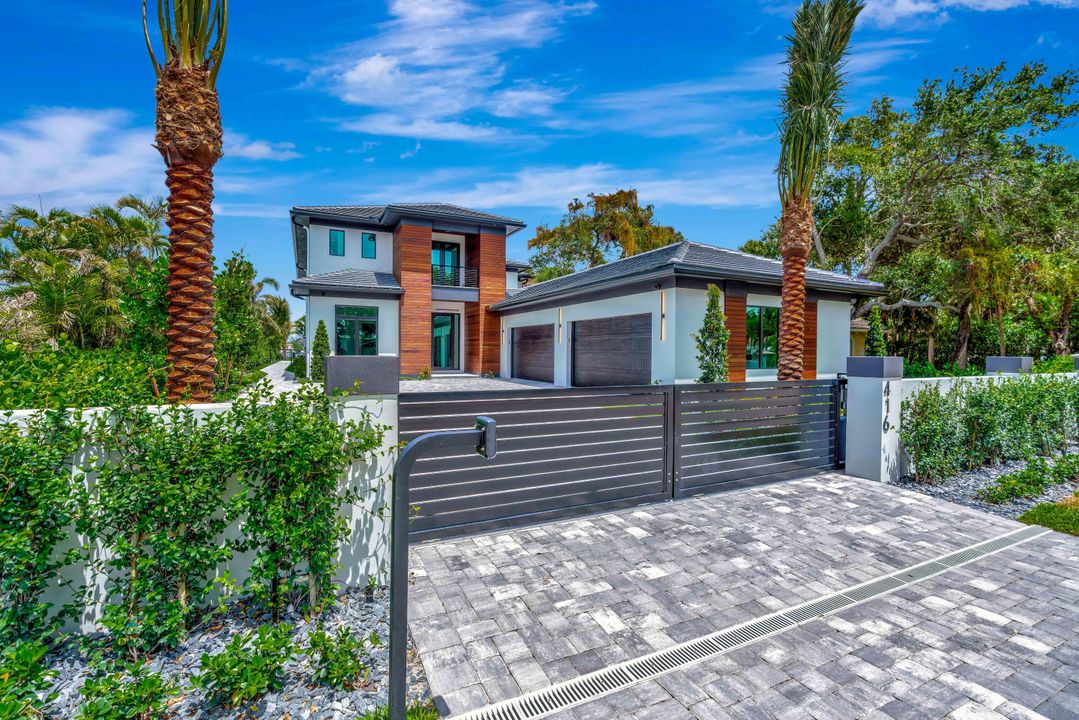 For Sale: $8,999,999 (7 beds, 8 baths, 8475 Square Feet)