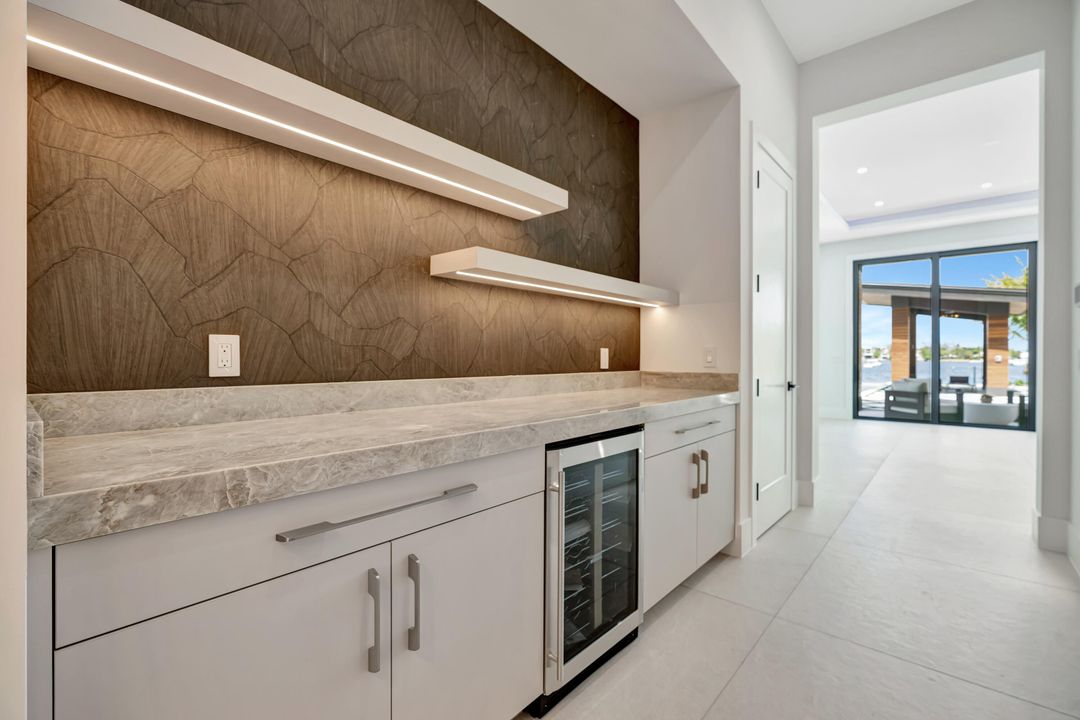 For Sale: $8,999,999 (7 beds, 8 baths, 8475 Square Feet)