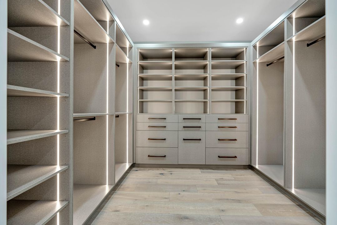 For Sale: $8,999,999 (7 beds, 8 baths, 8475 Square Feet)