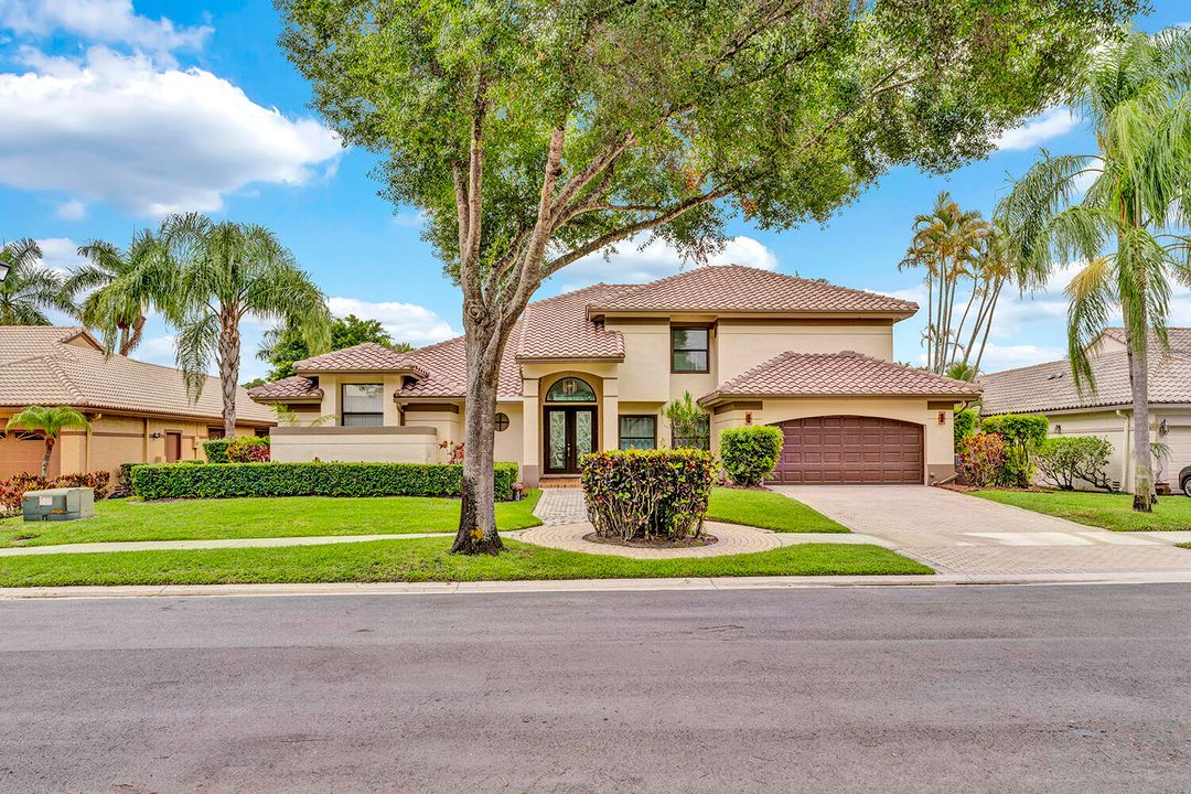 合同活跃: $1,100,000 (4 贝兹, 4 浴室, 2864 平方英尺)